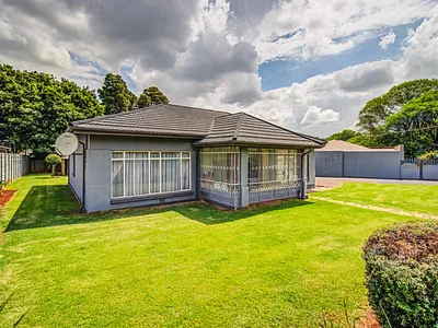 3 Bedroom House For Sale in Brakpan - z450.webp