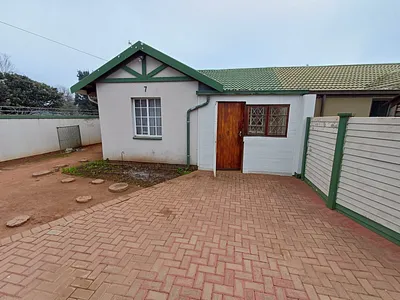 2 Bedroom House For Sale in Vereeniging - FyGE.webp