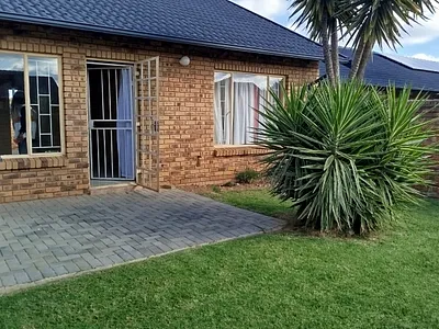 2 Bedroom Townhouse To Rent in Pretoria - img