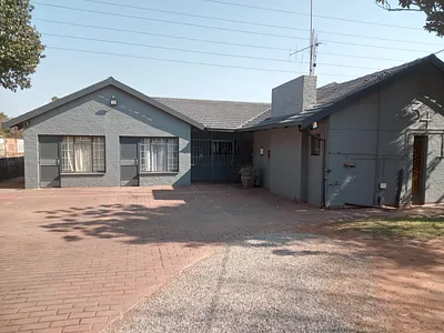 6 Bedroom House For Sale in Pretoria - sC2m.webp