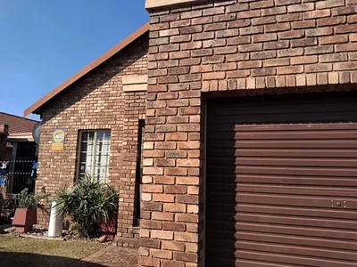 3 Bedroom Townhouse For Sale in Pretoria - EkWl.webp