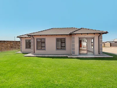 3 Bedroom House For Sale in Akasia - img