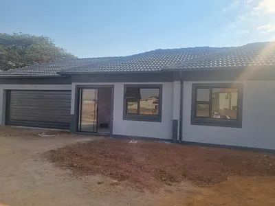 3 Bedroom House For Sale in Akasia - img