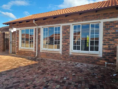 3 Bedroom Townhouse For Sale in Akasia - 4Z0p.webp