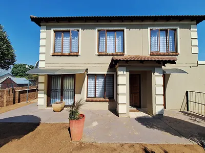 3 Bedroom Apartment To Rent in Pretoria - YszZ.webp