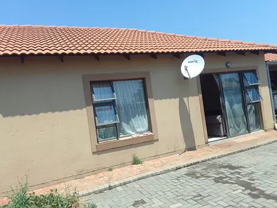 2 Bedroom Townhouse For Sale in Pretoria - w7yO.webp
