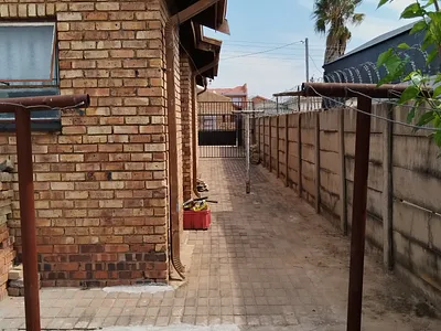 5 Bedroom House For Sale in Soshanguve - F6Mf.webp