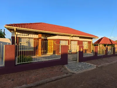 5 Bedroom House For Sale in Soshanguve - MlTZ.webp