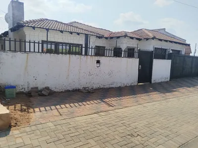 3 Bedroom House For Sale in Soshanguve - ae8W.webp