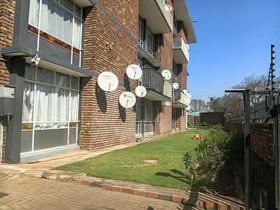0.5 Bedroom Apartment For Sale in Pretoria - 46hX.webp