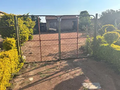 2 Bedroom House For Sale in Soshanguve - Uqtz.webp