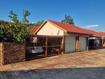 3 Bedroom Townhouse For Sale in Akasia - eN2w.webp