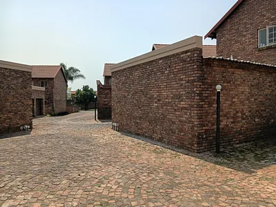 2 Bedroom Apartment For Sale in Pretoria - 0cKg.webp