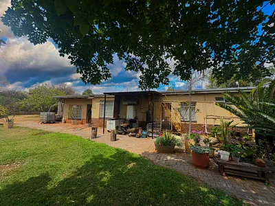 4 Bedroom House For Sale in Akasia - 1Irp.webp