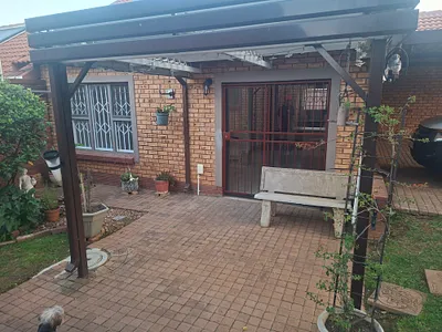 1 Bedroom Townhouse For Sale in Pretoria - OSzu.webp