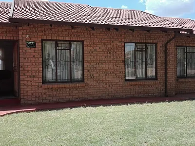 3 Bedroom House For Sale in Maganagobuswa, Siyabuswa - 5SfL.webp