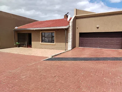 4 Bedroom House For Sale in Meyerton - tE0r.webp