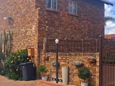 2 Bedroom Townhouse For Sale in Pretoria - pIwx.webp