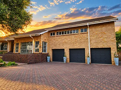 4 Bedroom House For Sale in Vanderbijlpark - DKuM.webp