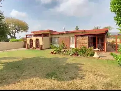 4 Bedroom House For Sale in Akasia - gmeU.webp