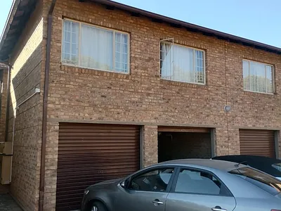 4 Bedroom Townhouse For Sale in Akasia - uCMO.webp