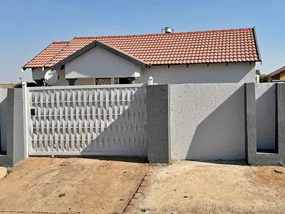 3 Bedroom House For Sale in Soshanguve - nH4E.webp