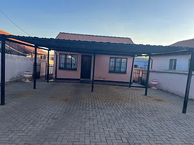 2 Bedroom House For Sale in Soshanguve - Cuu0.webp