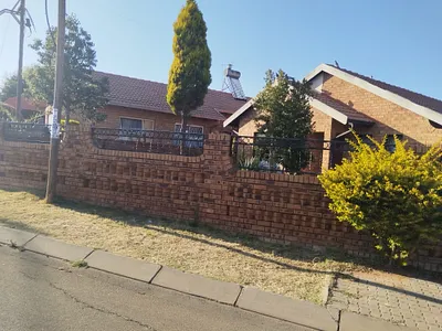 3 Bedroom House For Sale in Soshanguve - 4lxG.webp