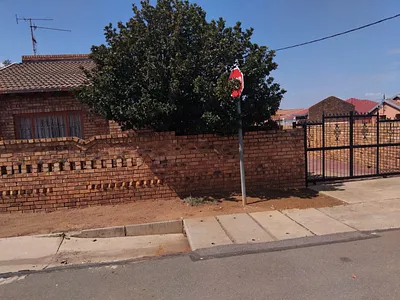 3 Bedroom House For Sale in Soshanguve - OTsT.webp