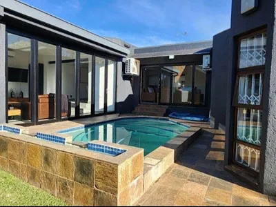4 Bedroom Townhouse For Sale in Pretoria - m4wK.webp