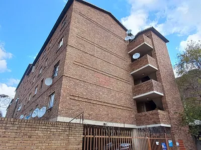 2 Bedroom Apartment For Sale in Pretoria - 0aWe.webp