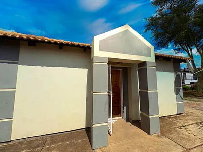 3 Bedroom House For Sale in Akasia - fzt1.webp