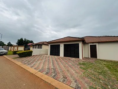 3 Bedroom House For Sale in Akasia - 70OI.webp
