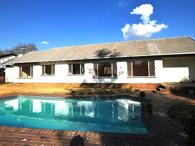 3 Bedroom House For Sale in Midrand - 85r9.webp