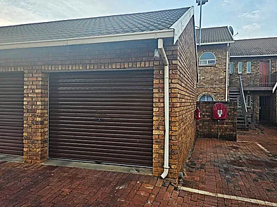 3 Bedroom Townhouse For Sale in Pretoria - bRx8.webp