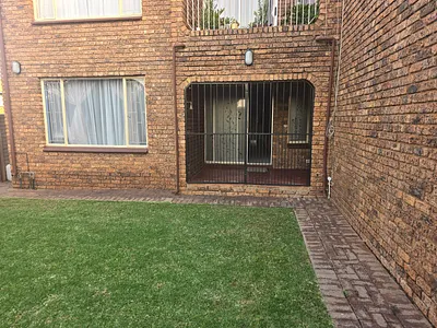 3 Bedroom Townhouse For Sale in Pretoria - lv0T.webp