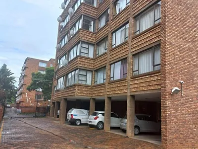 3 Bedroom Apartment For Sale in Pretoria - img