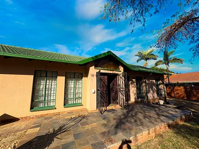 5 Bedroom House For Sale in Akasia - FJhb.webp