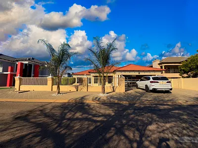 4 Bedroom House For Sale in Akasia - EX7u.webp