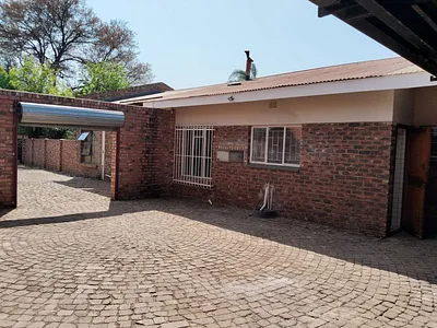 8 Bedroom House For Sale in Pretoria - nIoo.webp