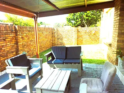 3 Bedroom Townhouse For Sale in Pretoria - 1Ioc.webp