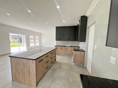 3 Bedroom House For Sale in Vereeniging - 88YM.webp