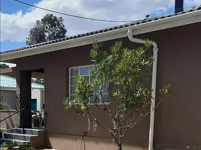 2 Bedroom House For Sale in Uniondale - rtCy.webp