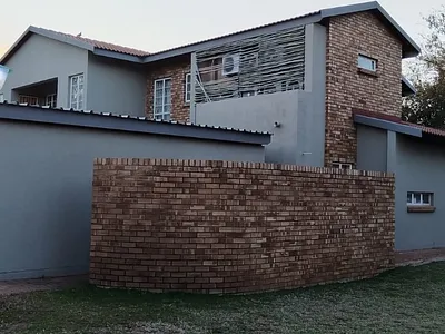 3 Bedroom Townhouse For Sale in Lephalale - yXe1.webp