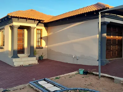 3 Bedroom House For Sale in Akasia - mHUm.webp