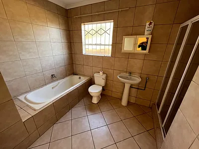 3 Bedroom Apartment For Sale in Vanderbijlpark - QRJ5.webp