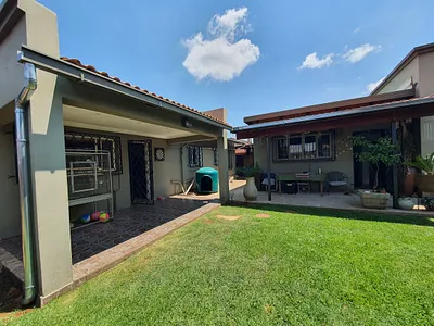 6 Bedroom House For Sale in Pretoria - BMpq.webp