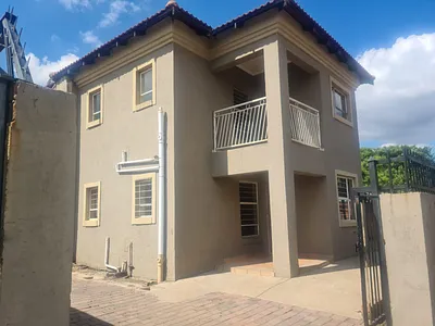 6 Bedroom House For Sale in Pretoria - 5yZL.webp