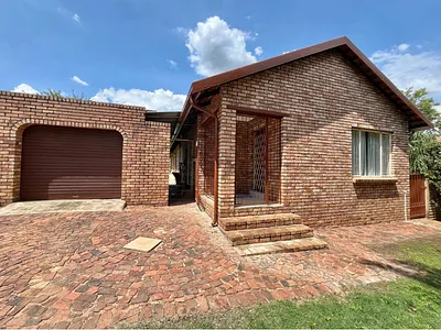 4 Bedroom House For Sale in Pretoria - noa1.webp