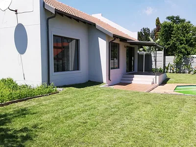3 Bedroom House For Sale in Sandton - 7d88.webp